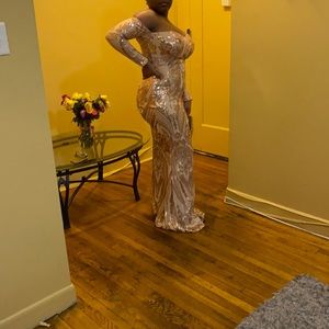 Embroidery long sleeved dress